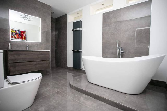 Cheer urself up on this miserable morning ☔ start planning your new bathroom, call Patrick on 07751150852 to book an appointment..
